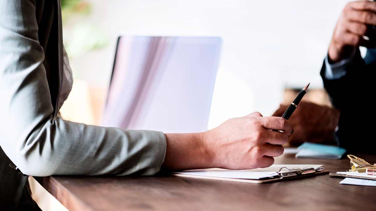 Advokátní úschova při převodu nemovitosti jako bezpečnější způsob vypořádání kupní ceny